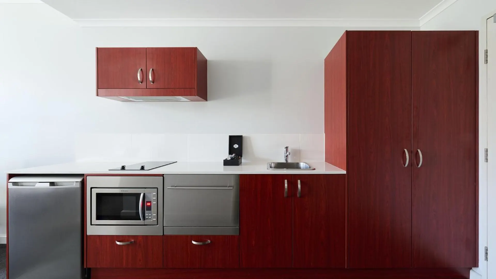 Abode Narrabundah Hotel Canberra 4*,  Australia