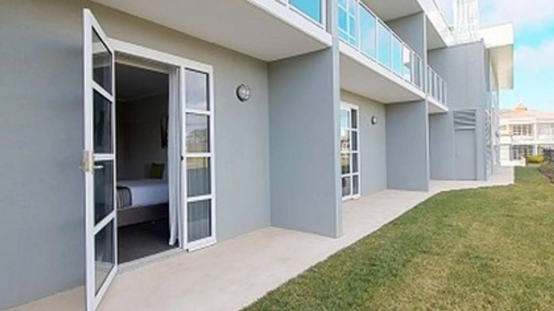 Abode Narrabundah Hotel Canberra