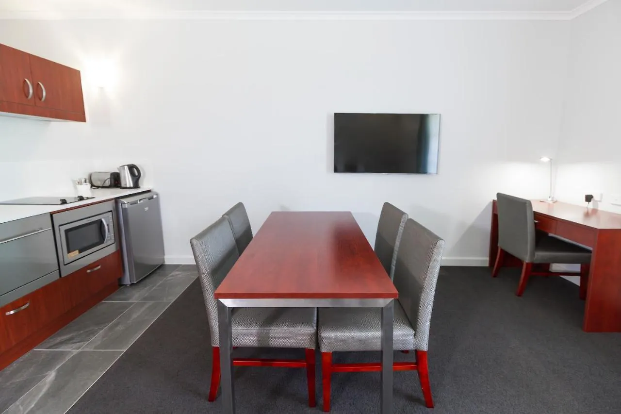 Abode Narrabundah Hotel Canberra 4*,